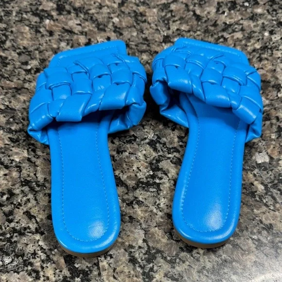 Blue Woven Slide Sandals NWOT 7 - Picture 4 of 8